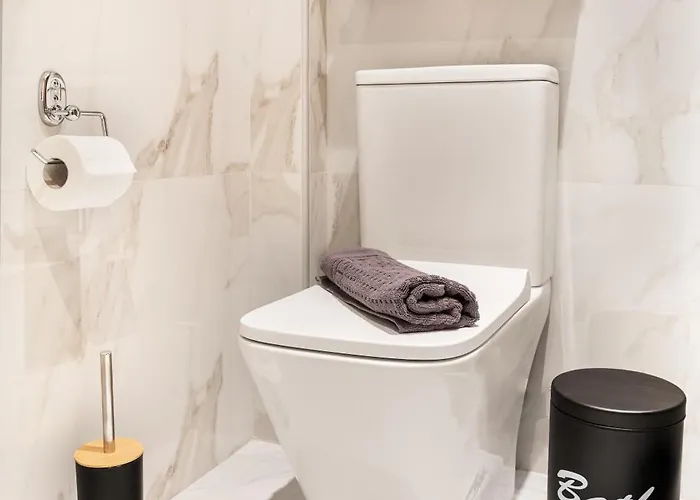 The Pine - Stylish Comfort And Cosiness For 4 Apartament Salonic